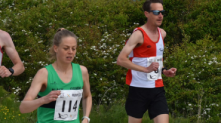 3 runners at the coastal running event