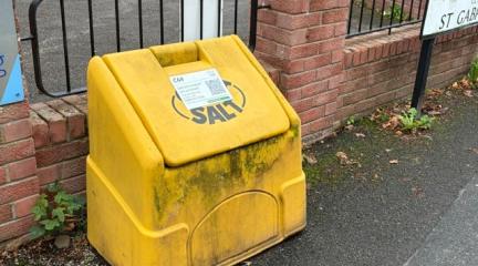 Grit bin