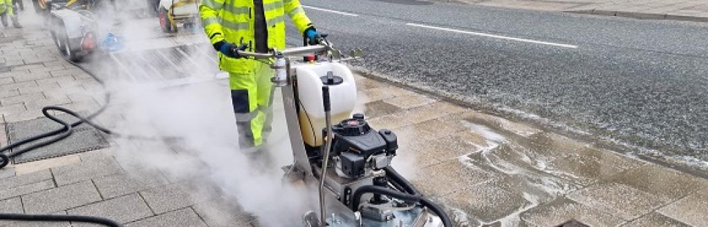 Chewing gum street cleaning machine