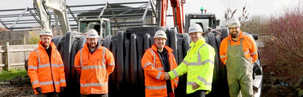 tom_james_burrow_wte_shaking_hands_