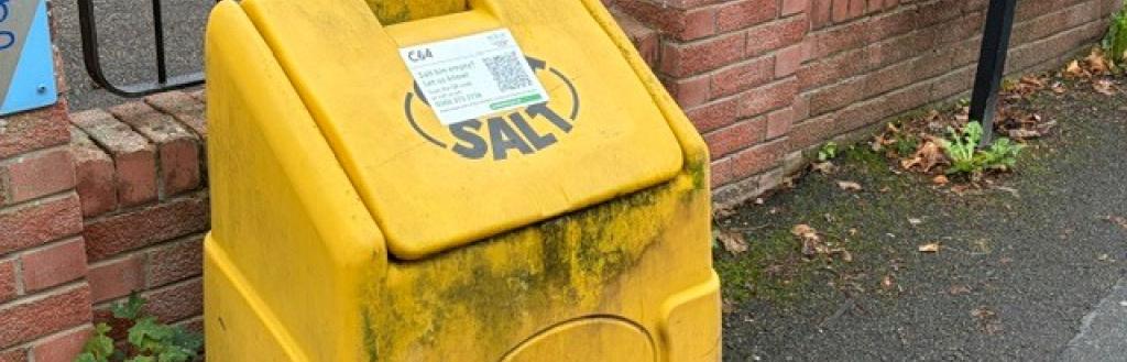 Grit bin